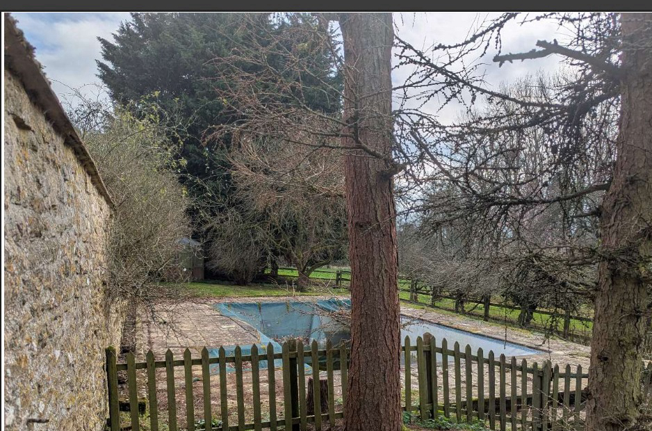 Swimming pool and grounds at Old Manor Farm